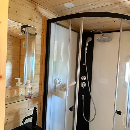 Alpesi faház Chez Celia, Roulotte En Champagne Fleury-la-Rivière